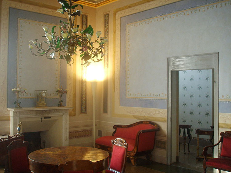 Fainting Room